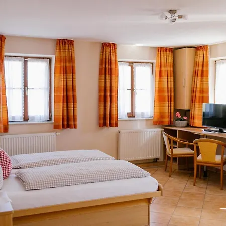 Vogtareuther-hof 2*